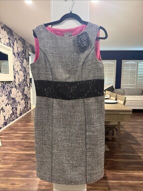 Muse Gray Tweed Sleeveless Shift Dress with Black Waistband and Pink Trim